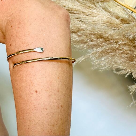 NEW NORDSTROM REVOLVE 14kt Gold Slim Band Twisted Bracelet Bangle Cuff Jewelry - Picture 2 of 11